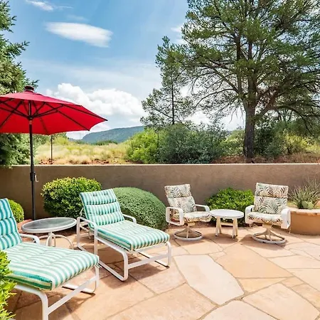 Relaxing Family Retreat With Views Villa